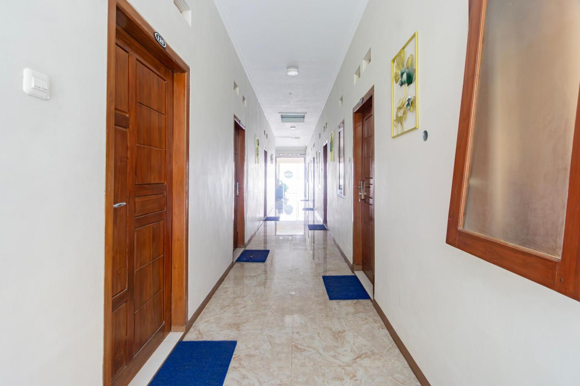 Spot On 93755 Siwalanpanji Homestay Syariah Sidoarjo Exterior photo